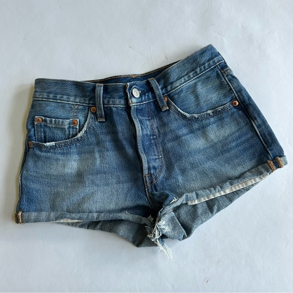 Levi’s 501 Denim Cutoff Shorts Women’s Size 24 Button Fly, Distressed Raw Hem - Picture 3 of 9